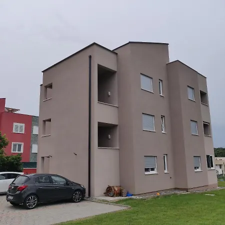 Apartment Maci *